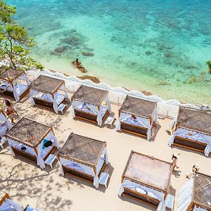 Bora Bora Beach Club & Hotel
